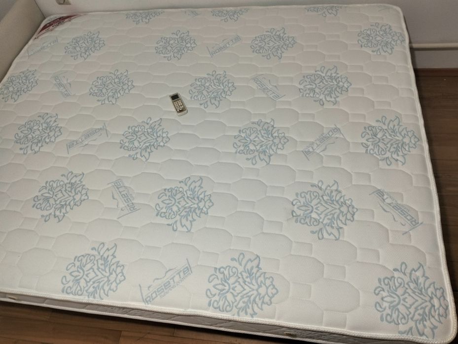 Кровать двуспальная