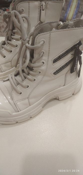 Продам детскую обувь