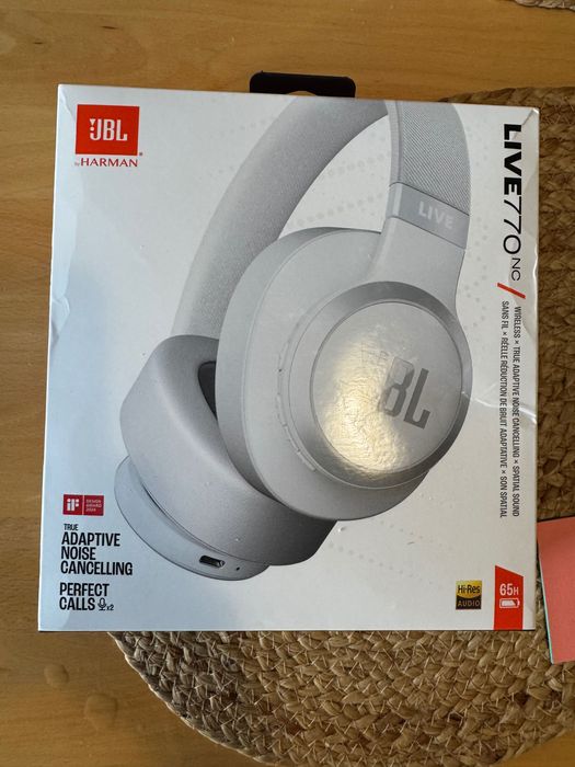 JBL LIVE770NC слушалки