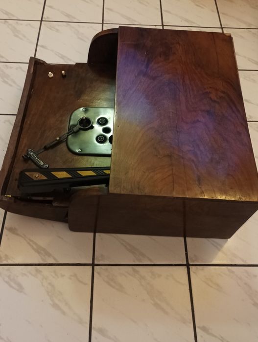 Стар, винтидж грамофон DUAL, Германия.