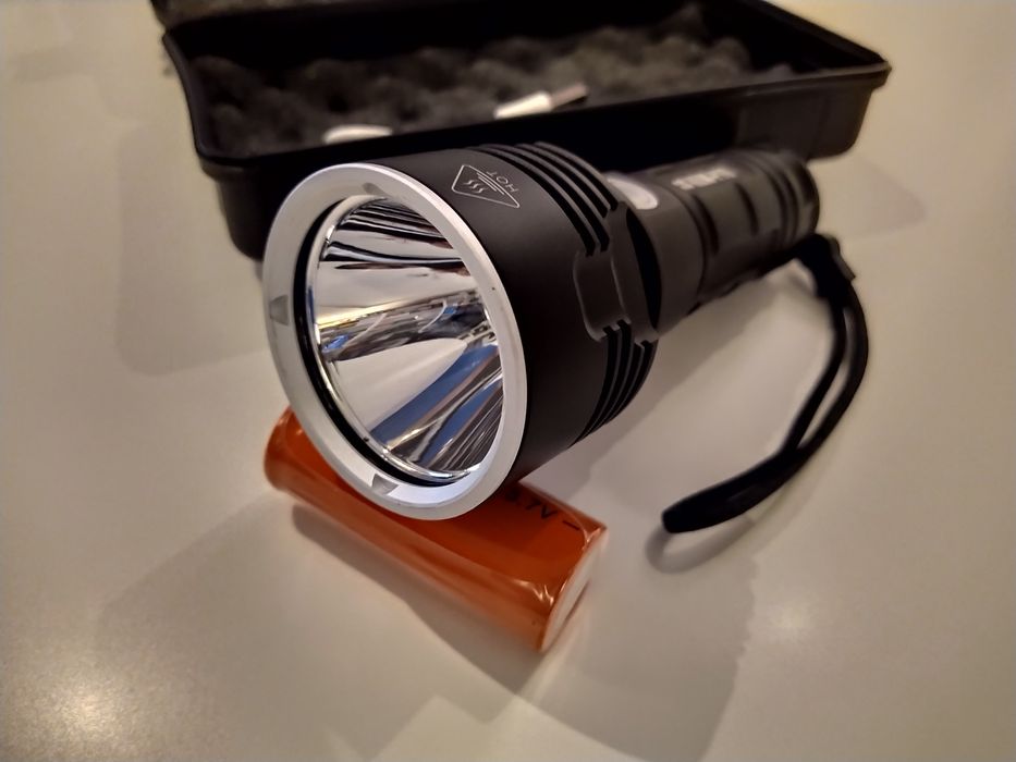 Lanterna vanatoare de mare putere XLM-P70 cu acumulator 26650 OFERTA!