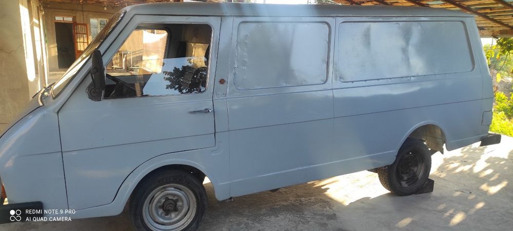 Автомобиль РАФ сотилад