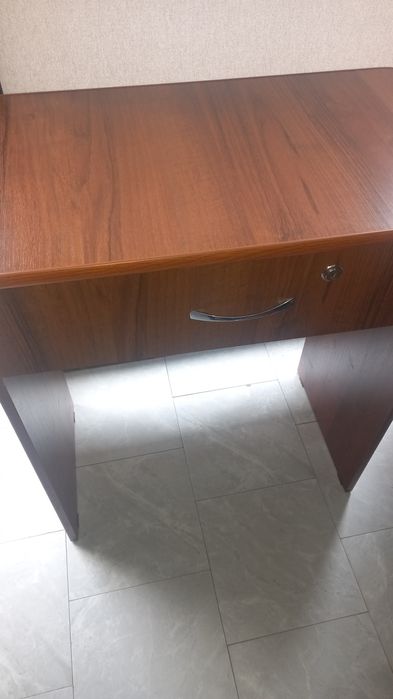 Продам стол лдсп