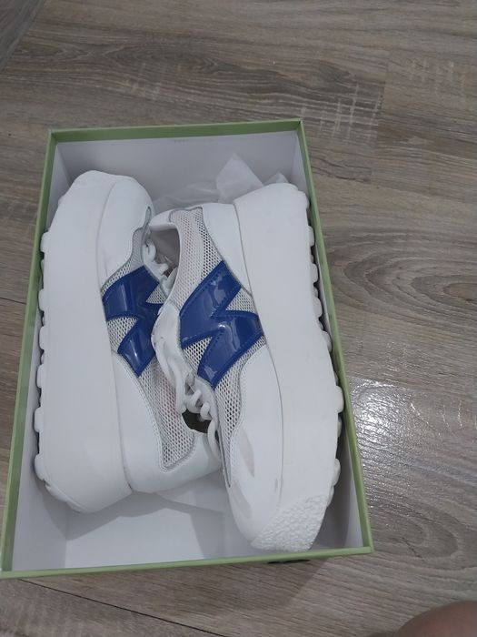 Продам кроссовки