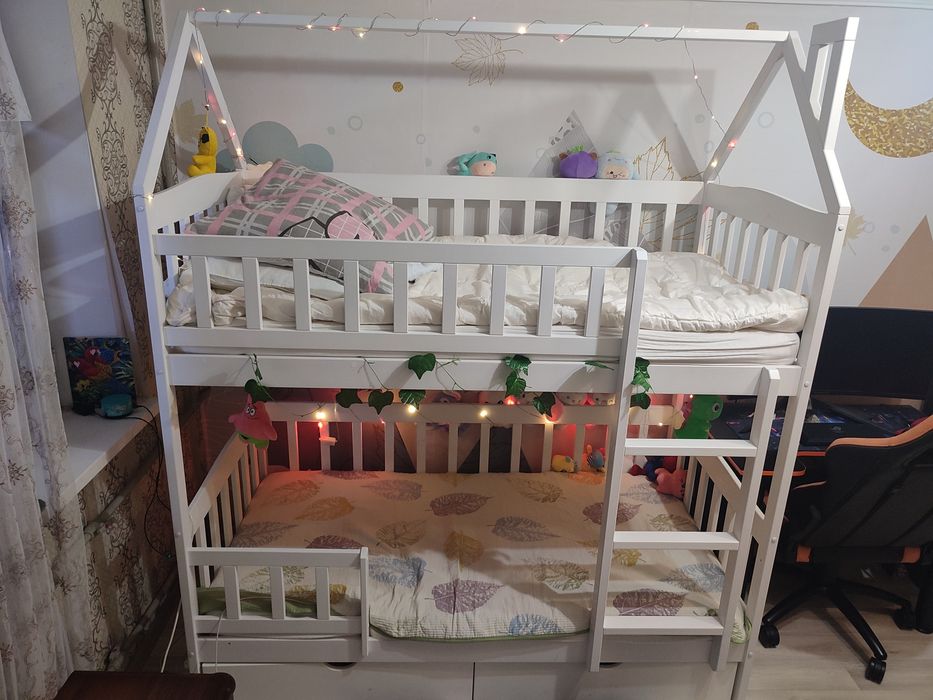 Детская кровать двухъярусная.