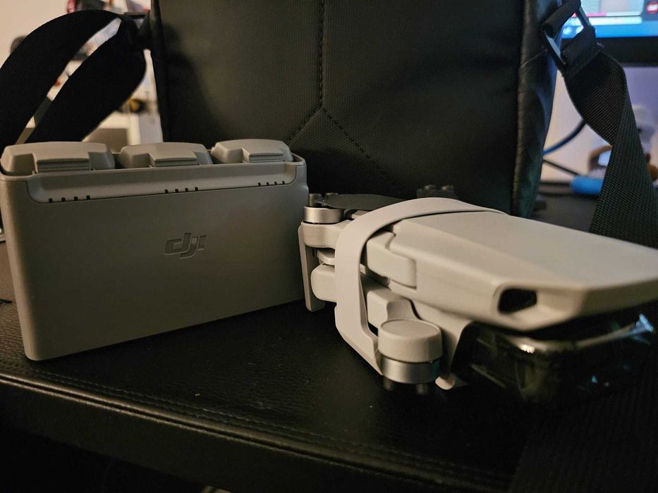 Drona DJI Mini 2 SE Fly More Combo 249g