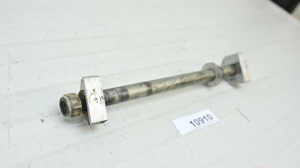 Ax Roata Spate Cu Distantieri BMW F700GS / F800GS 2012 - 2016