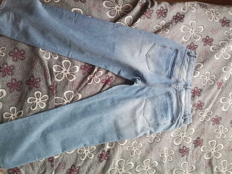 Сини леко широки дънки