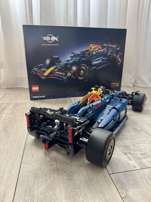 Lego technic f1 42206 и 42171 mercedes redbull ново