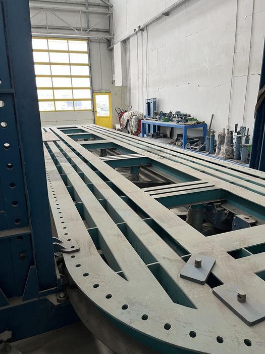 Стенд за разпъване на коли и камиони