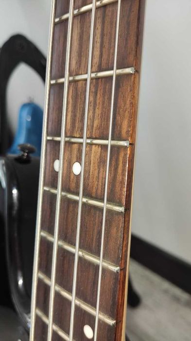 Бас гитара Schecter Diamond серия. Цифровой пульт Soundcraft ui16