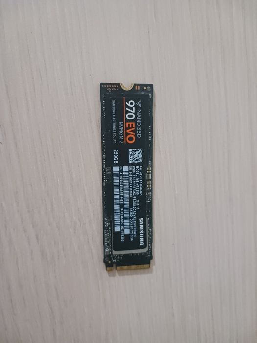 Vând ssd Samsung 970 Evo m.2 nvme 250gb