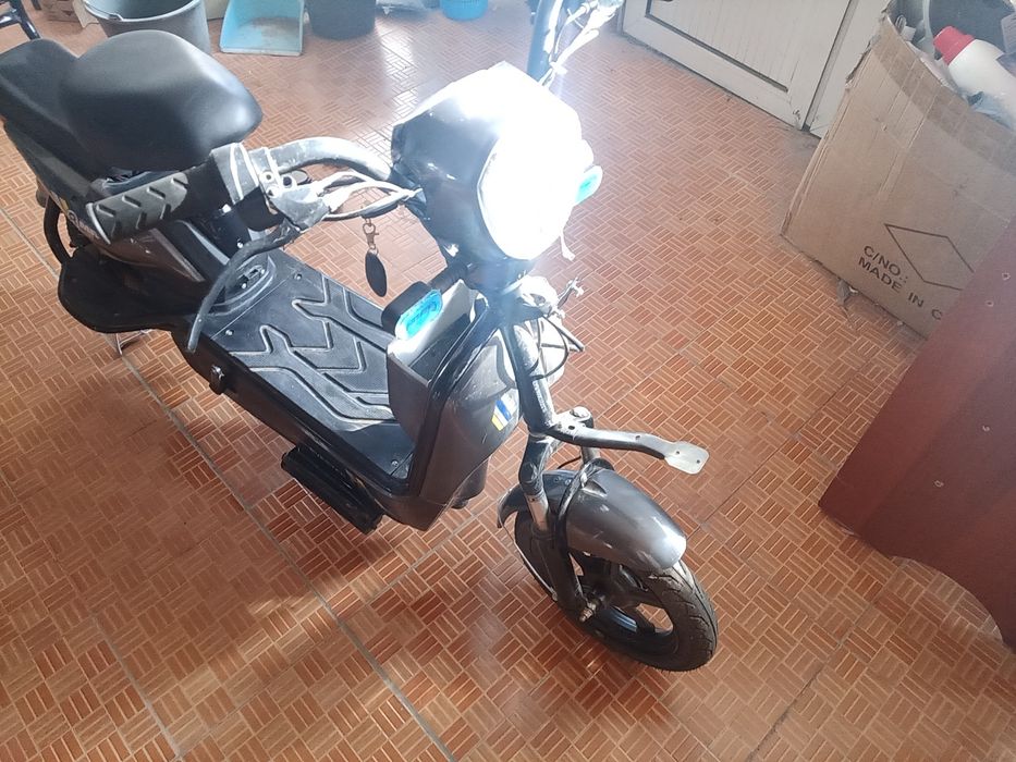 Электро самокат скутер срочно