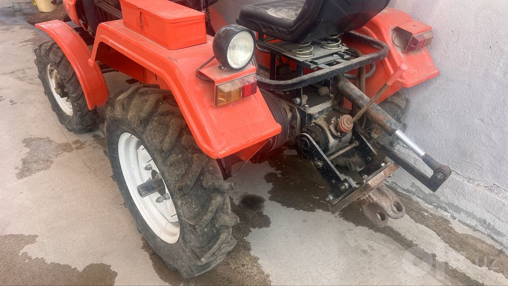 Traktor chimgan Srochno sotiladi