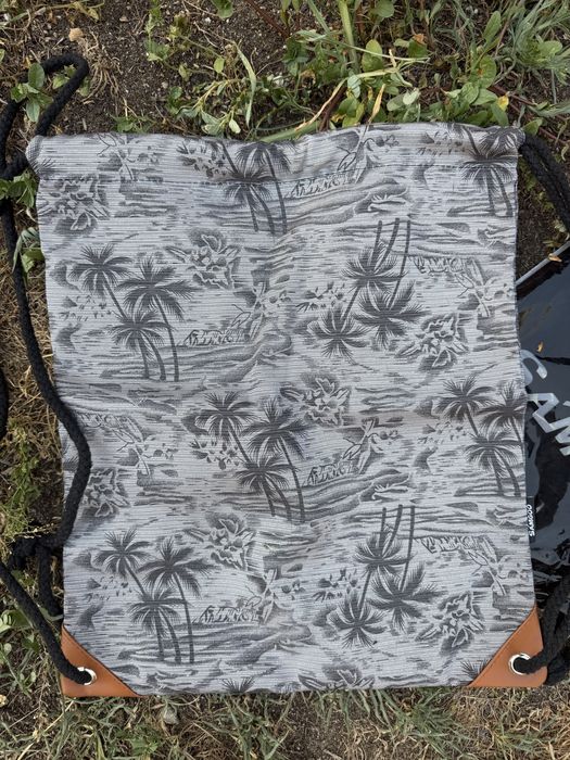 Sac cu snur/ rucsac cu snur gri deschis, imprimeu tropical cu palmieri (nou)