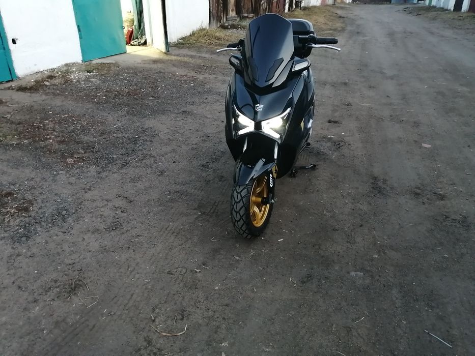 Продам скутер 150 кубов