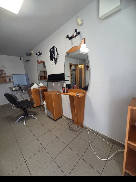 Vand post de coafură frizerie