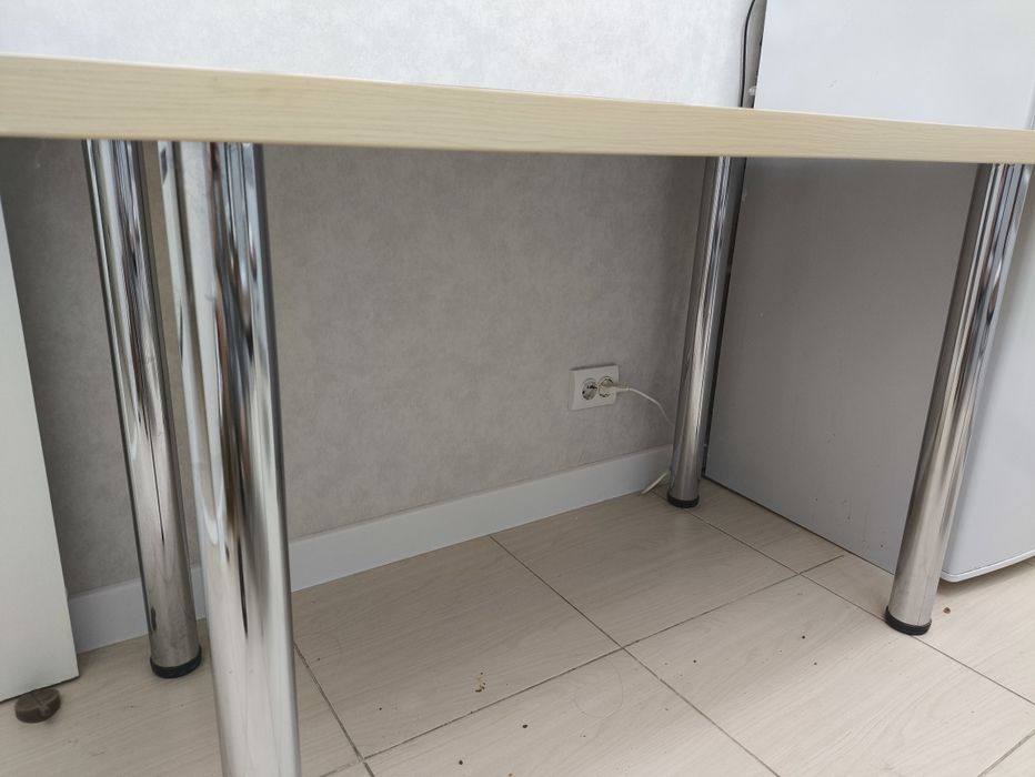 Продам кухонный стол