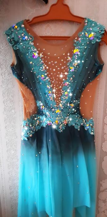 Шикарное платье для выступлений