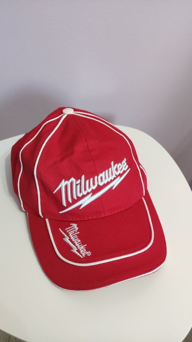 Milwaukee Шапка с козирка в отлично състояние