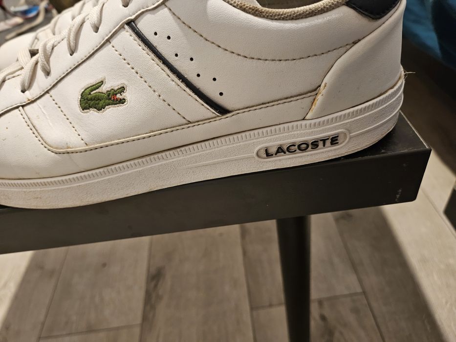 Vand adidasi Lacoste usor purtati marimea 42 pret 125 ron
