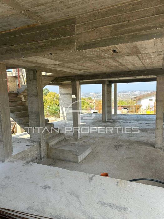 Двуетажна къща Белащица