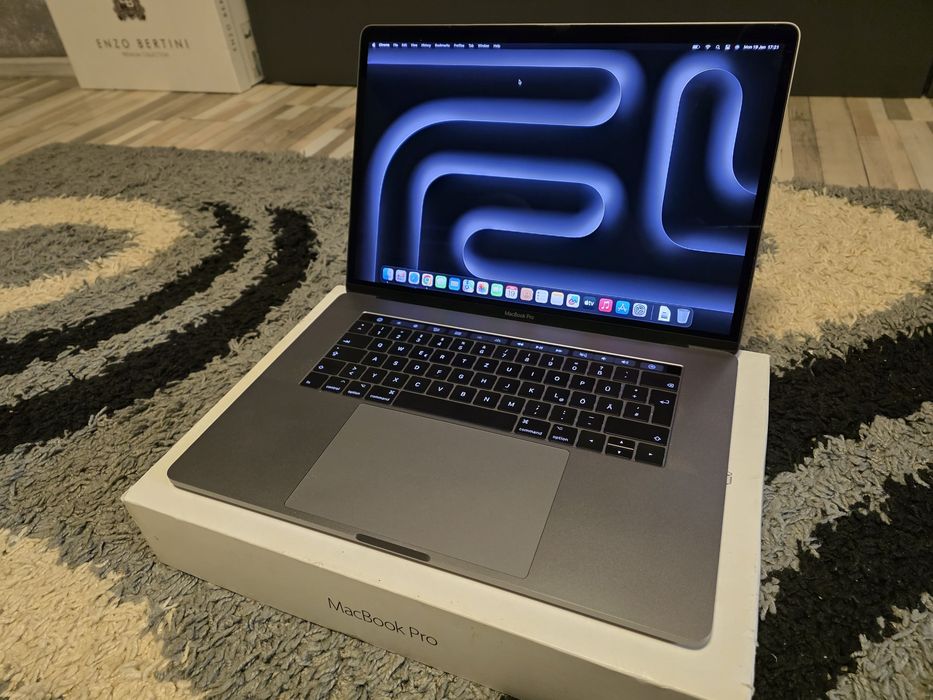 MacBook Pro 15 Touchbar Retina