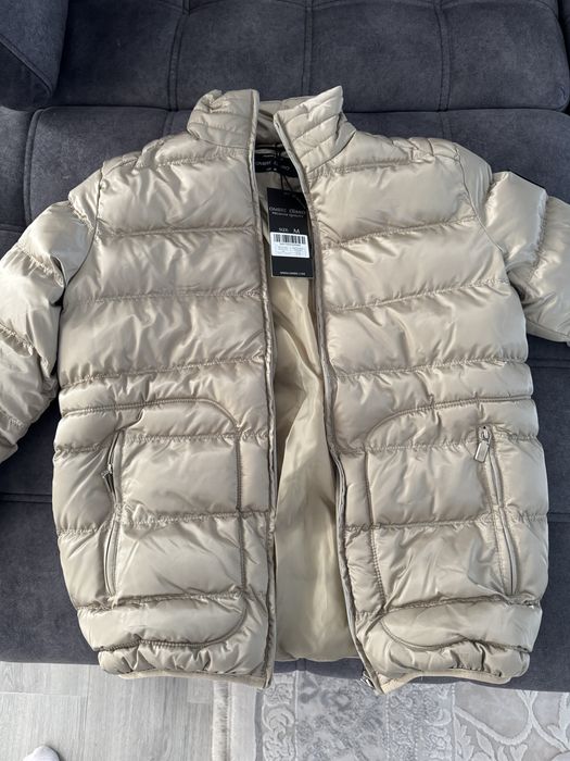 Geaca matlasată pentru bărbați cu luciu și guler înalt