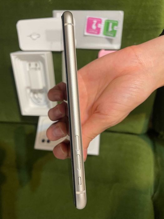 Iphone 11 128 gb бял white перфектен като нов