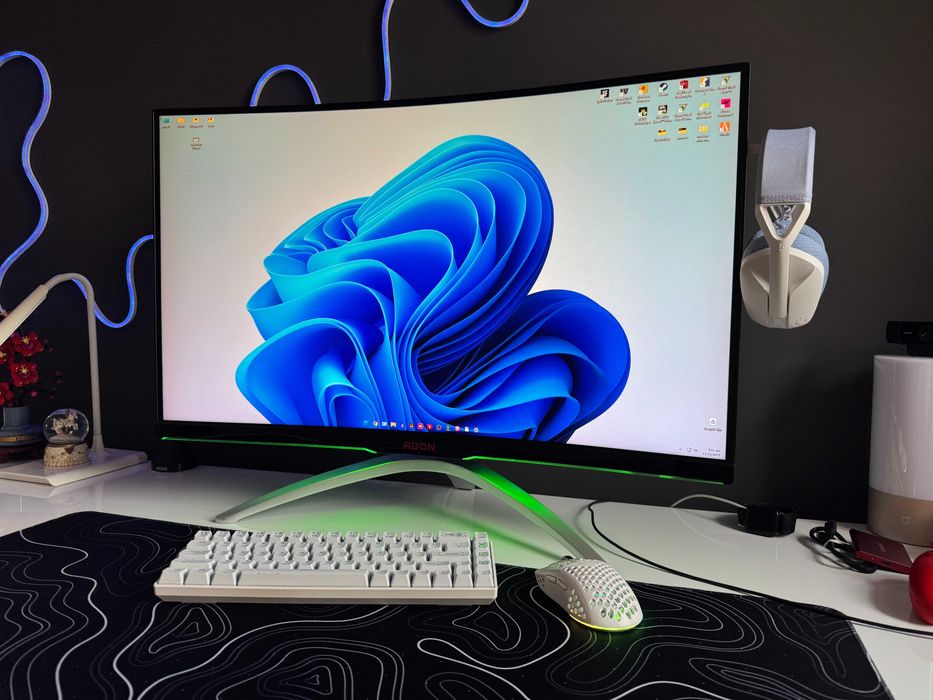 Monitor gaming AOC AGON AG322QCX – 32″ 2K QHD, 144Hz, Curbat impecabil