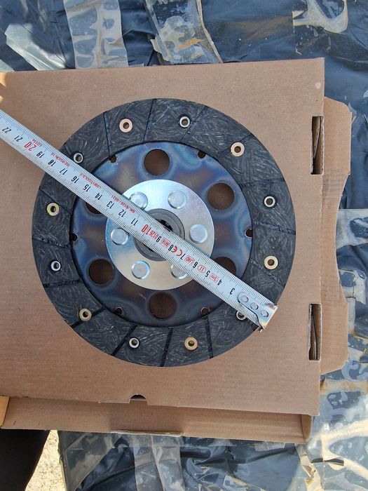 Disc ambreiaj tractor fiat 211.215.cu diametrul de 185 mm pe original