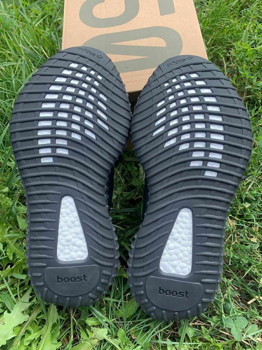 Yeezy boost 350 black&white