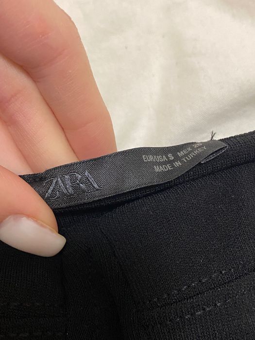 Рокля с камъни на Zara