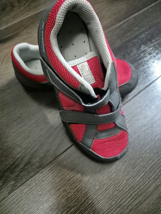 Vând încălțăminte copii.