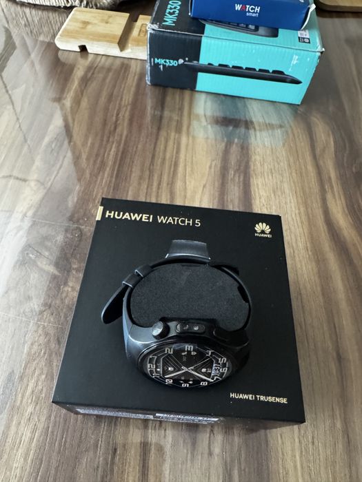 Смарт часовник Huawei Watch 5