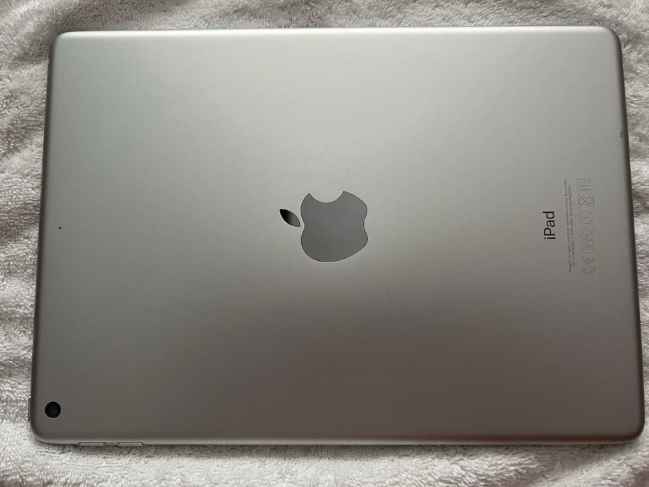 Vand iPad 5th generation grey, 32 gb