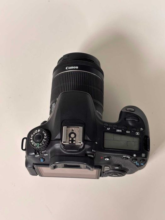 Canon 60D + obiectiv 18-55