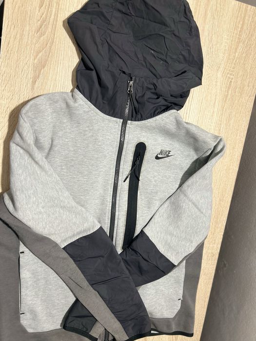 [NEW] Vand hanorac Nike Tech (Marime M)
