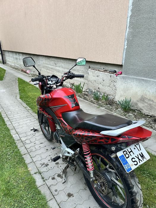 Vand sau schimb Honda cb125f 2016 al doilea proprietar