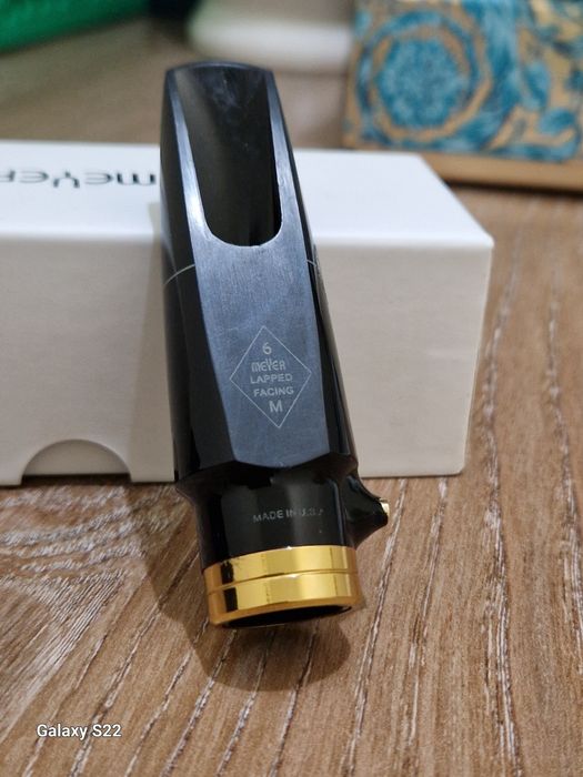 Vind mustiuc saxofon Meyer nr6 cu doză.