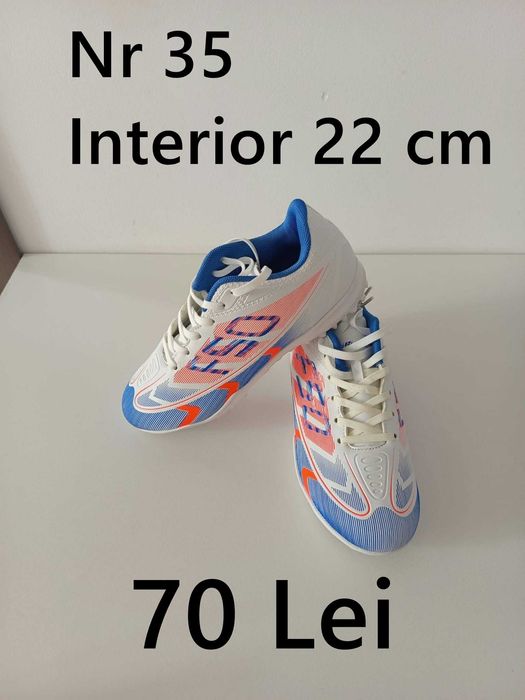 Ghete fotbal noi,  6 perechi nr 35 si o pereche nr 38.