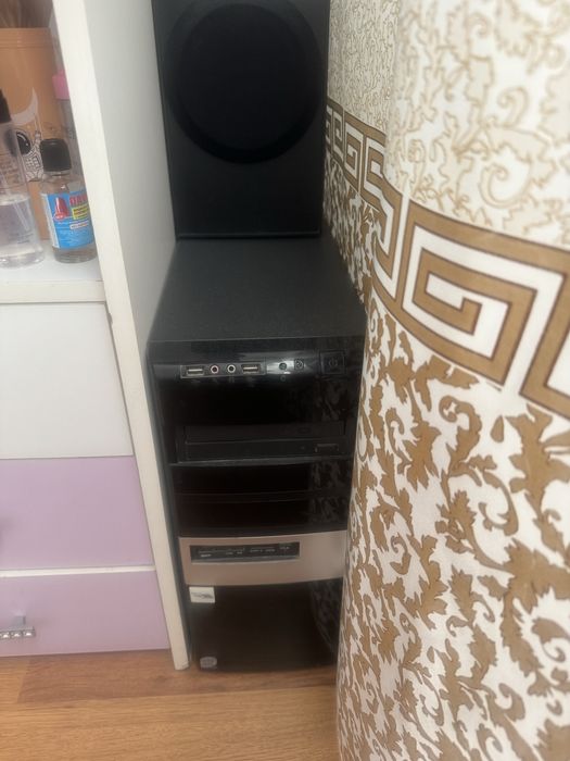 Продам компьютер , стол и тумбу