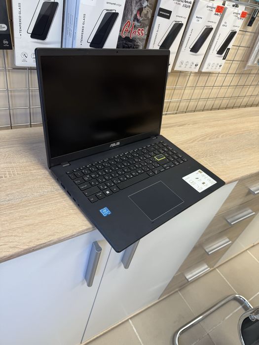 Лаптоп Asus E510m - 15,6”, отличен