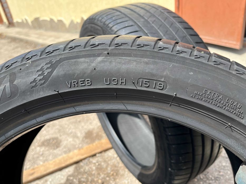 2 бр. летни гуми 225/45/19 Bridgestone DOT 1519 4,5 mm