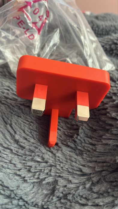 Преходник за адаптер на JBL - UK plug