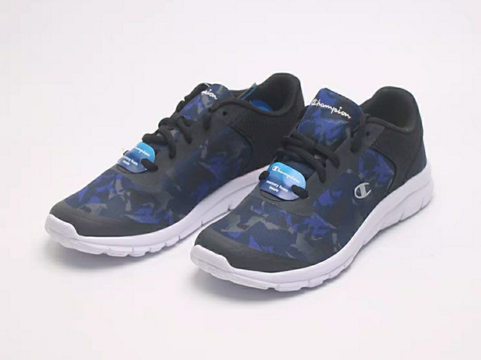 НОВЫЕ  кроссовки  на мальчика