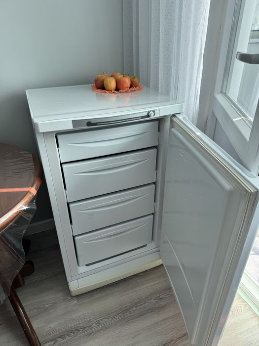 Продам морозильник в хорошем  состоянии