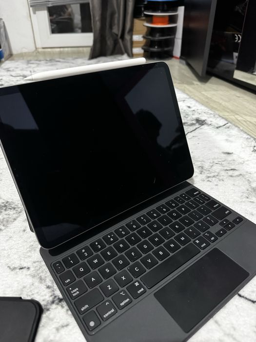 iPad Pro 11” M2 4th Gen 256GB Пълен комплект