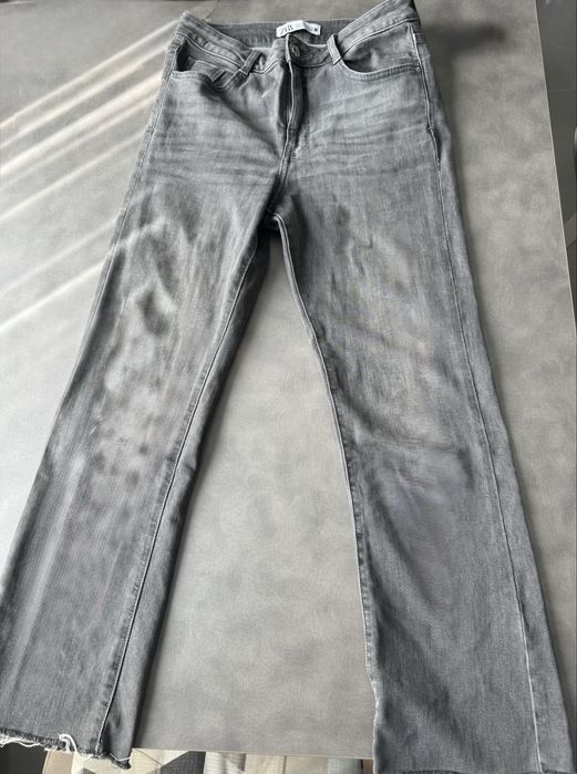 Дамски дънки Zara със средна талия