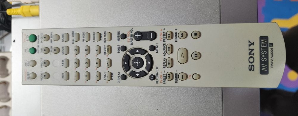 Sistem Sony cu dvd player și telecomandă
